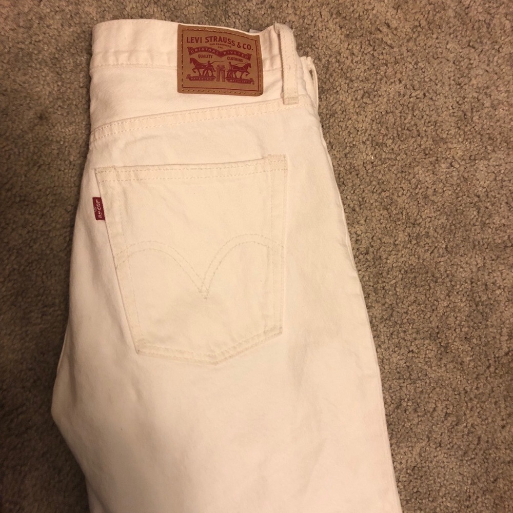 White Levi jeans